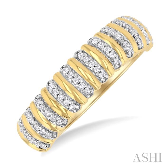 Ribbed Diamond Fashion Ring