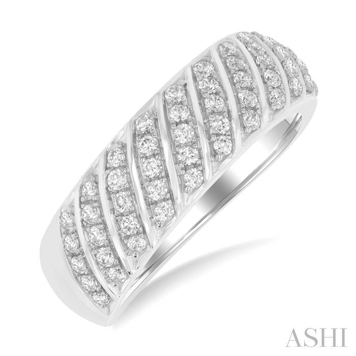 Ribbed Diamond Fashion Ring