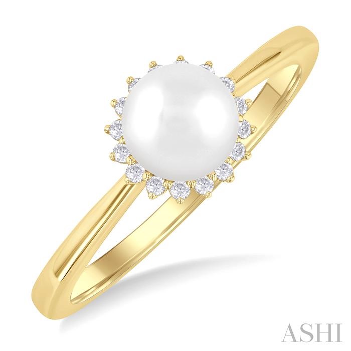 Pearl & Petite Halo Diamond Fashion Ring