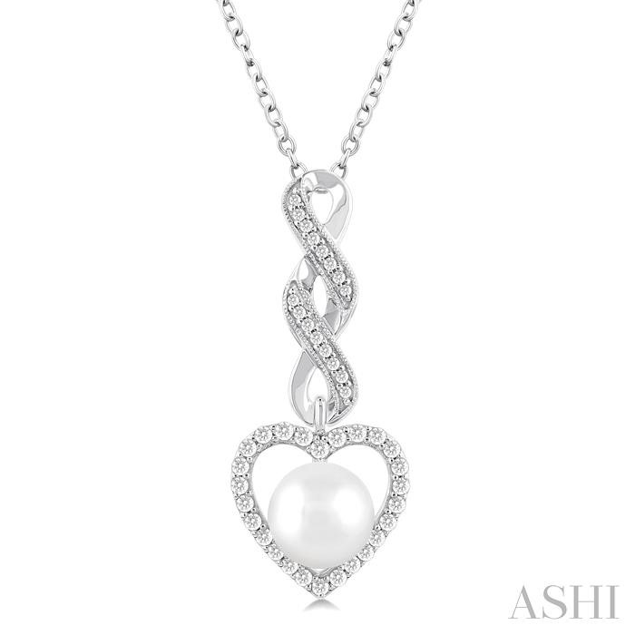 HEART SHAPE PEARL & DIAMOND FASHION PENDANT