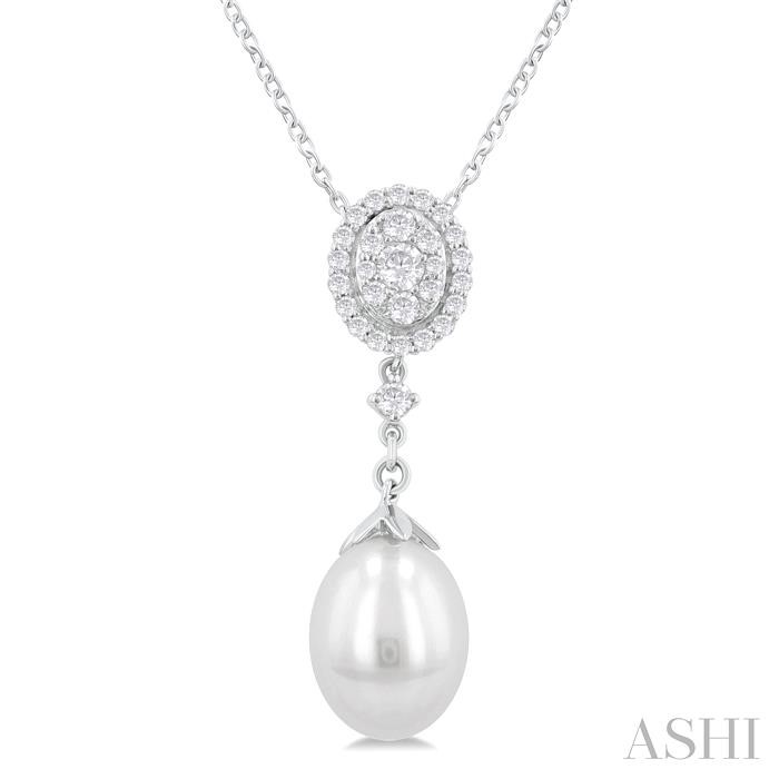 OVAL SHAPE PEARL & HALO DIAMOND FASHION PENDANT