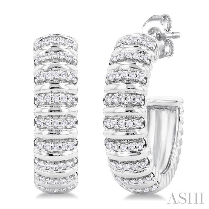 RIBBED DIAMOND HALF HOOP EARRINGS