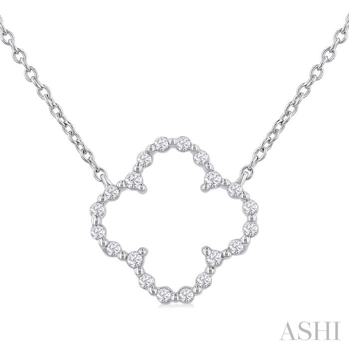 SILVER CLOVER PETITE DIAMOND PENDANT