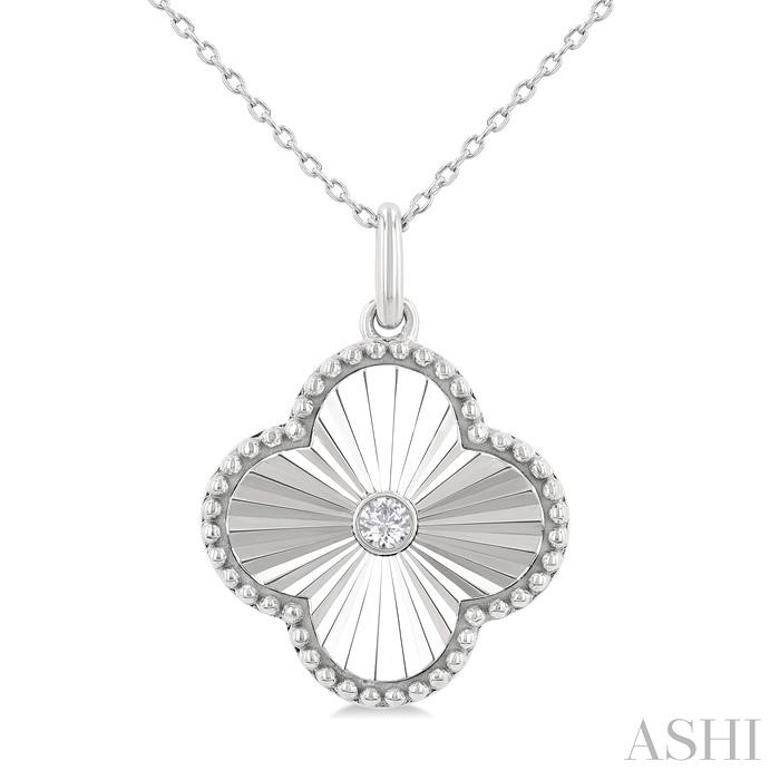 Clover Fluted Medallion Petite Diamond Fashion Pendant